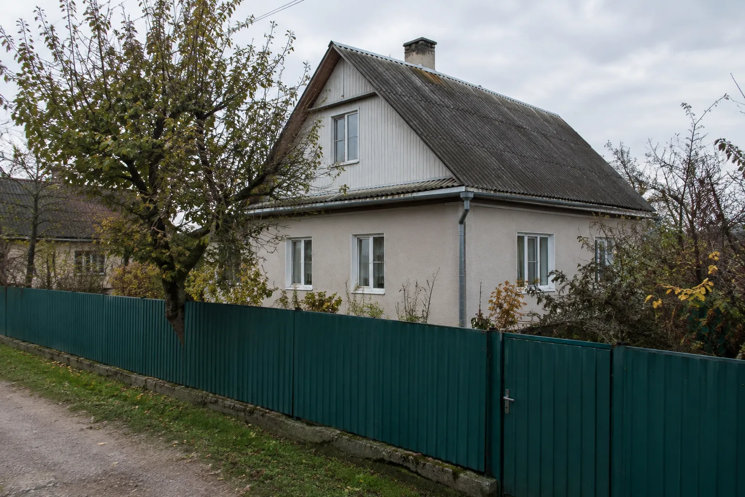 Житловий будинок без людей і вивісок