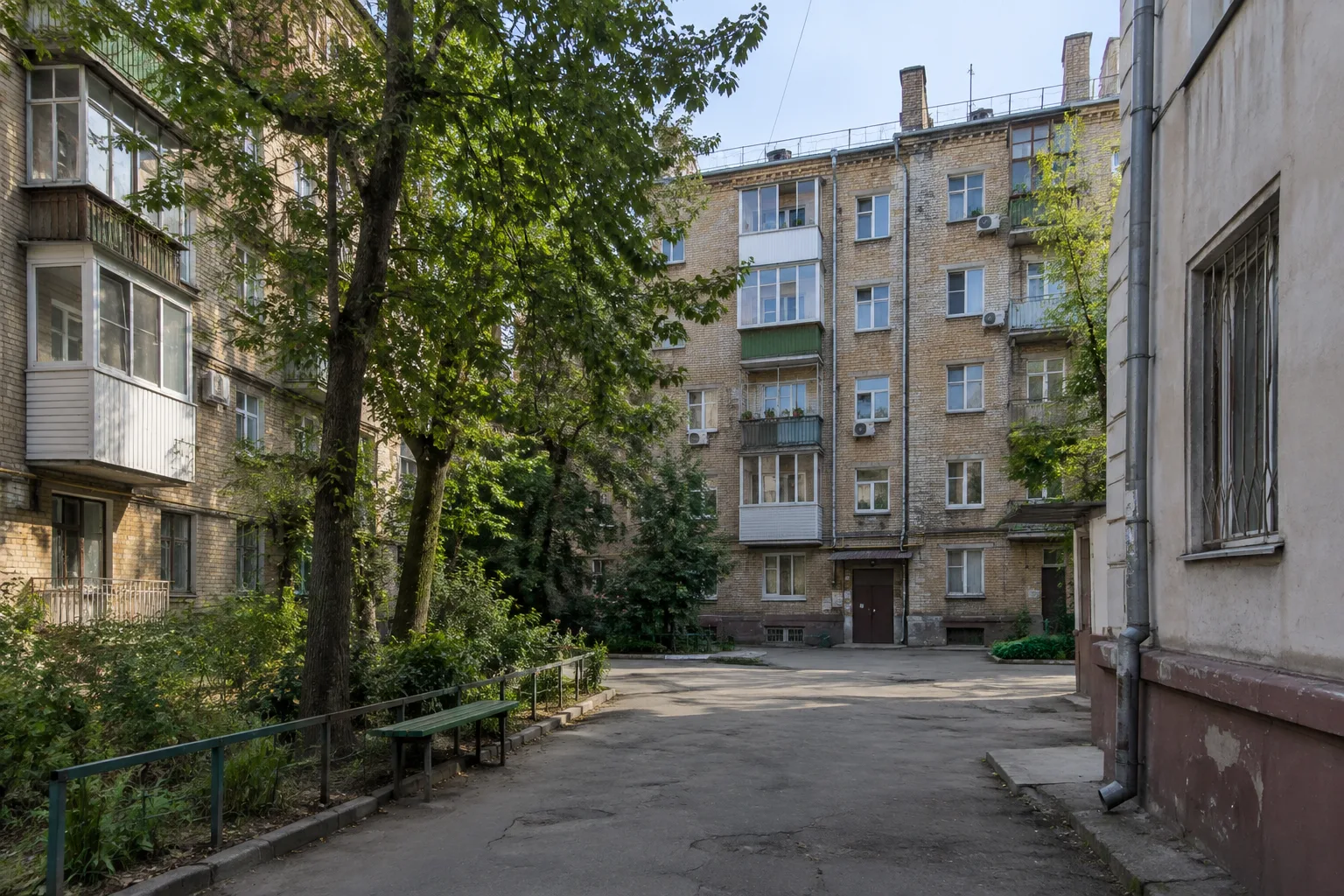 Багатоквартирні будинки давнішої забудови